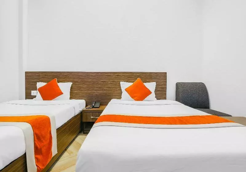 هتل Aakash International