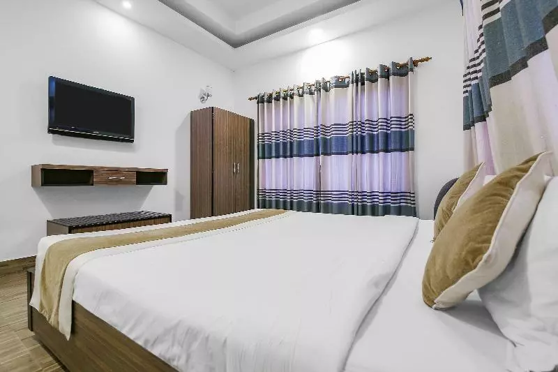 هتل Aakash International