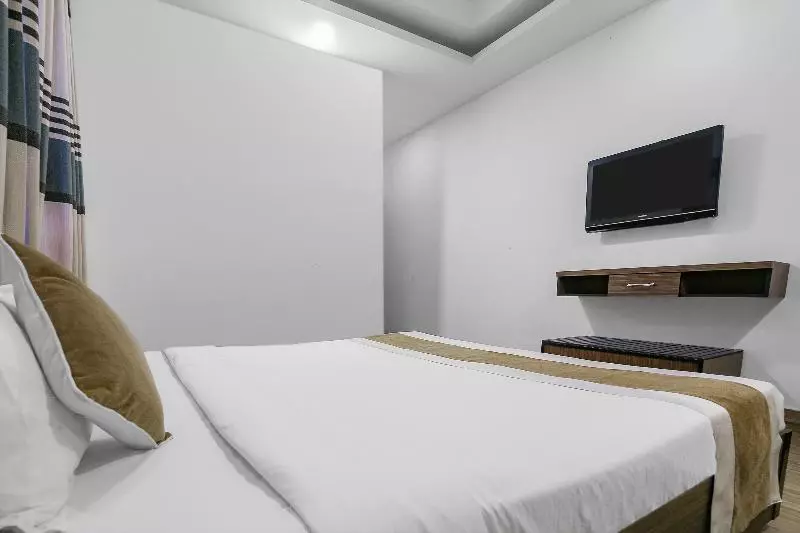 هتل Aakash International