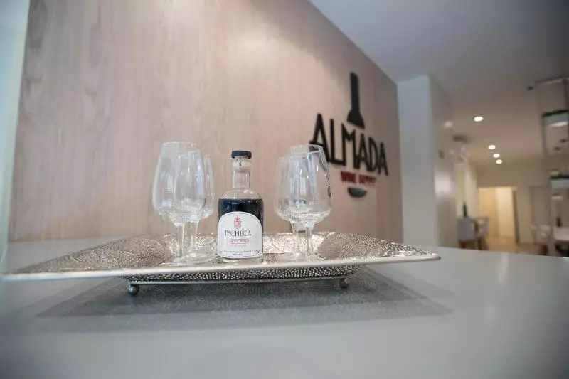 هتل Almada Wine House