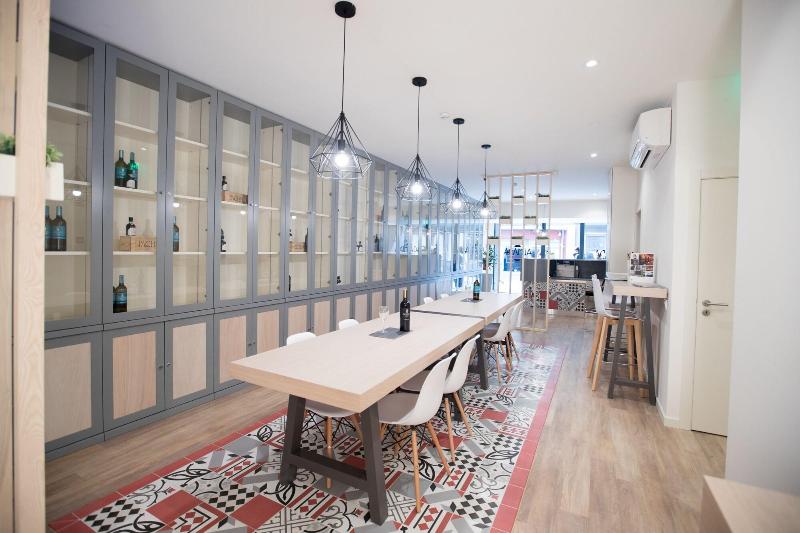 هتل Almada Wine House