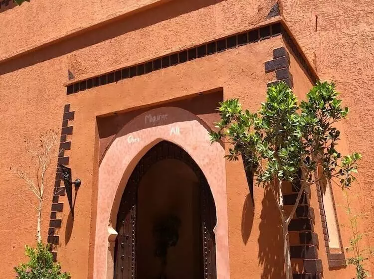 Hotelli Auberge Miguirne Chez Ali