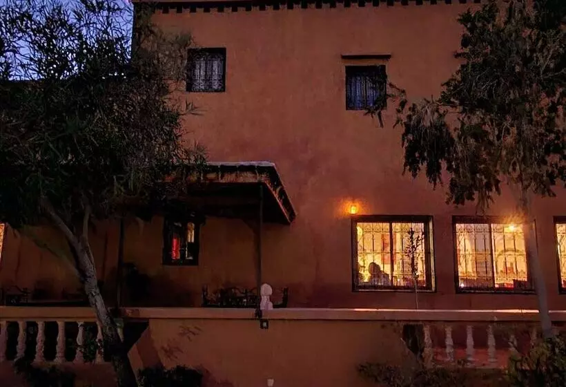 Hotelli Auberge Miguirne Chez Ali