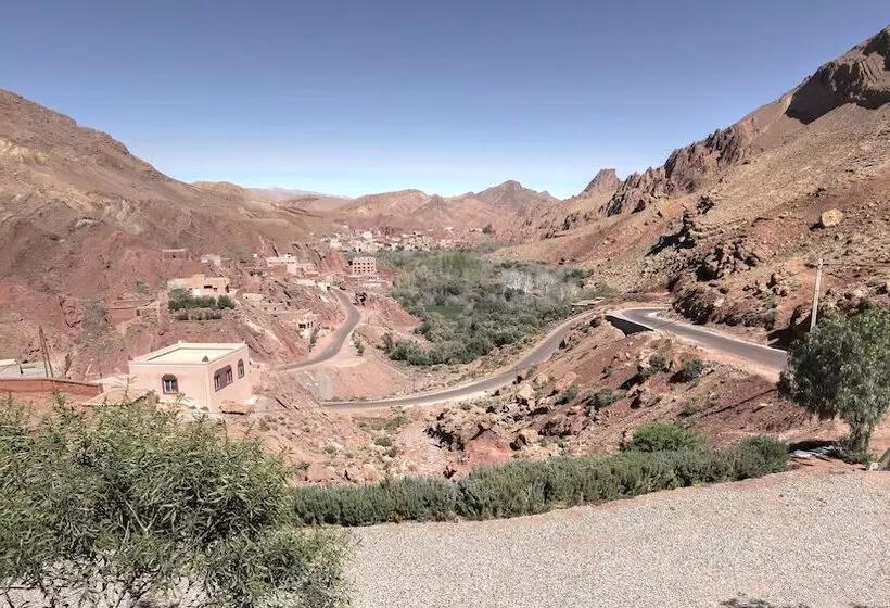 Hotelli Auberge Miguirne Chez Ali