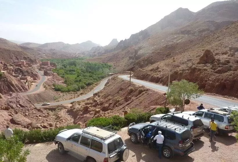 Hotelli Auberge Miguirne Chez Ali