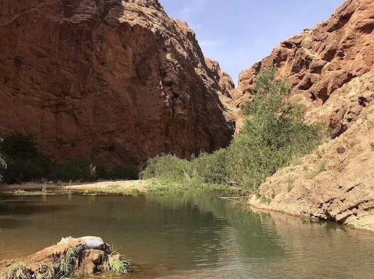 Hotelli Auberge Miguirne Chez Ali