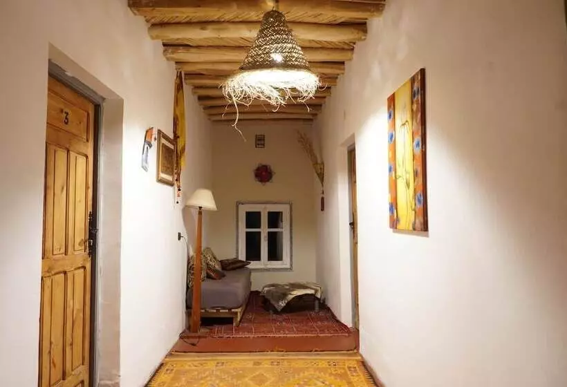 Hotelli Auberge Miguirne Chez Ali