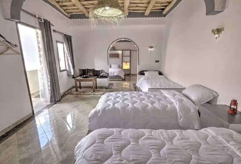 Hotelli Auberge Miguirne Chez Ali