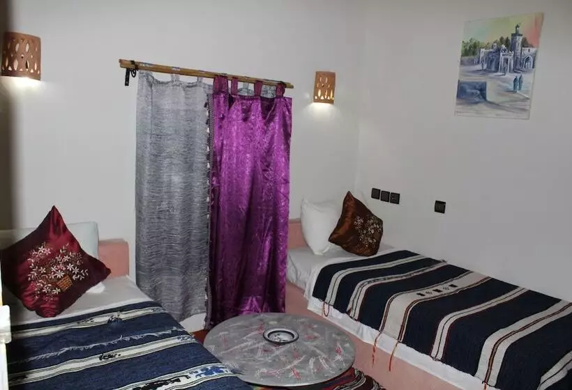 Hotelli Auberge Miguirne Chez Ali