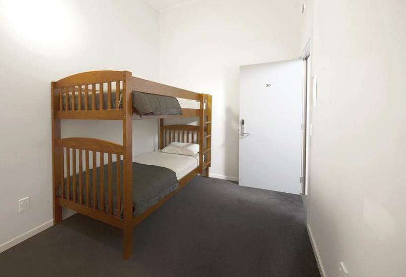 Отель Laneway Backpackers