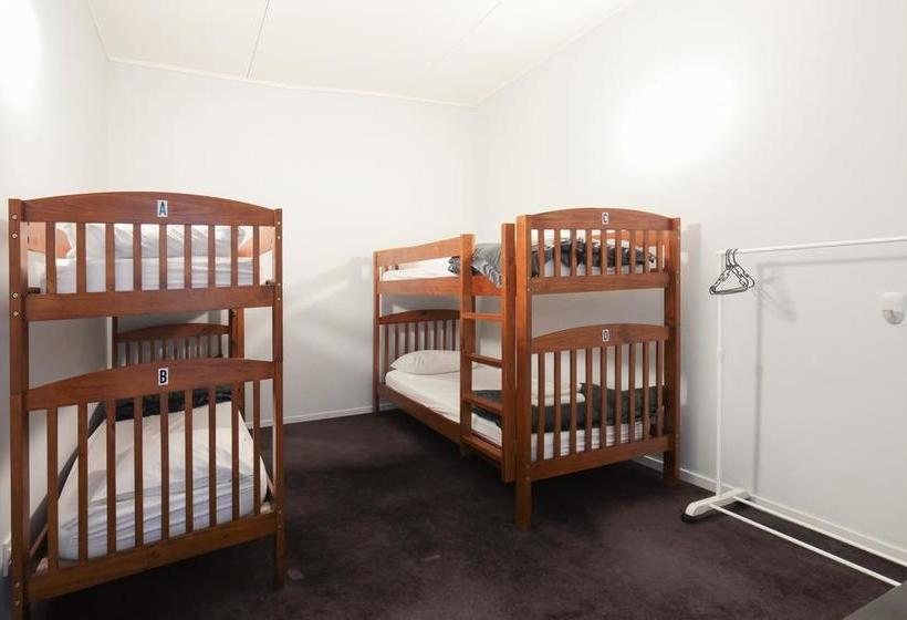 Отель Laneway Backpackers