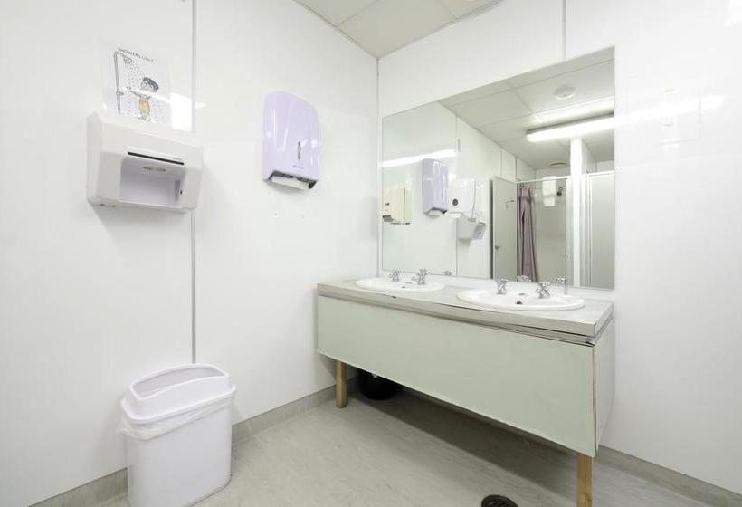 Отель Laneway Backpackers