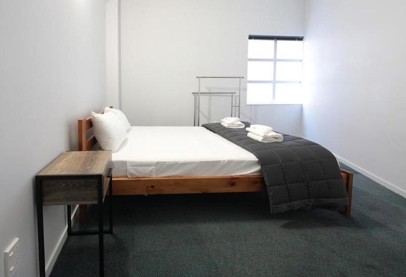 Отель Laneway Backpackers