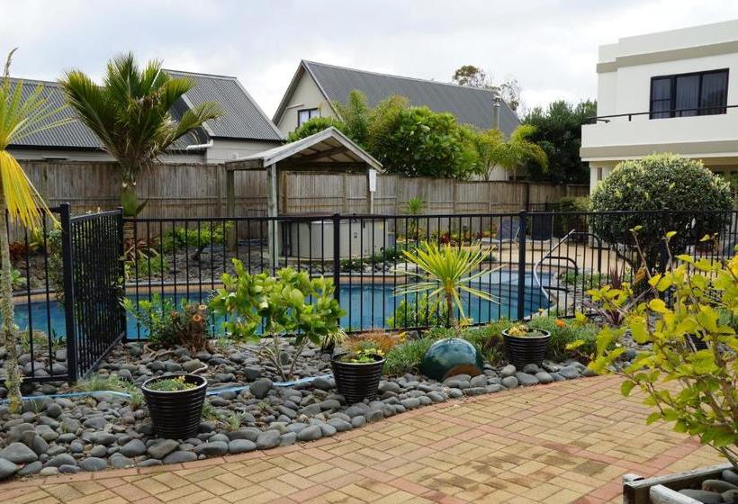 בית מלון כפרי Ocean Breeze Resort Pauanui