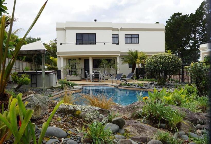 בית מלון כפרי Ocean Breeze Resort Pauanui