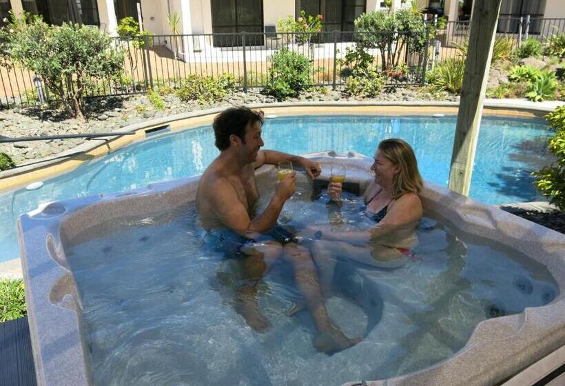 בית מלון כפרי Ocean Breeze Resort Pauanui