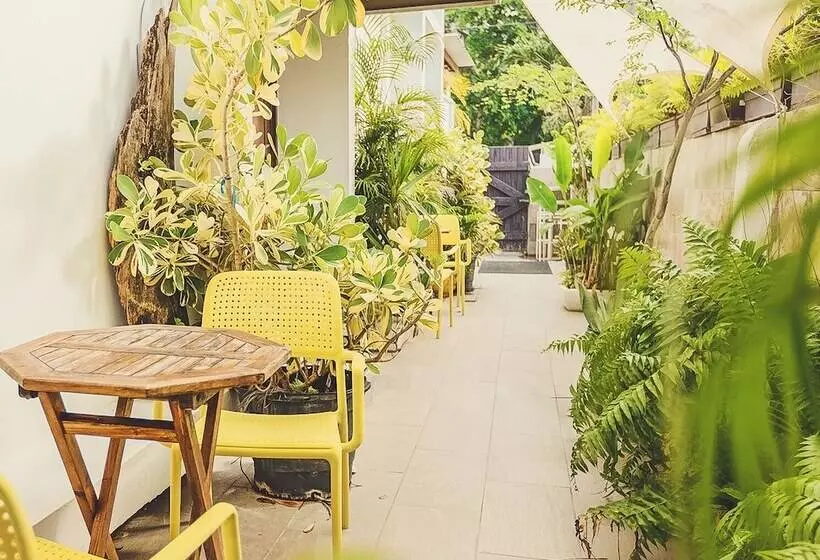 هتل Tamboo Beside The Pointe