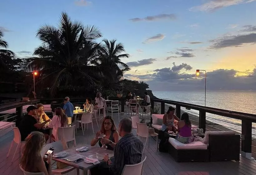 هتل Tamboo Beside The Pointe