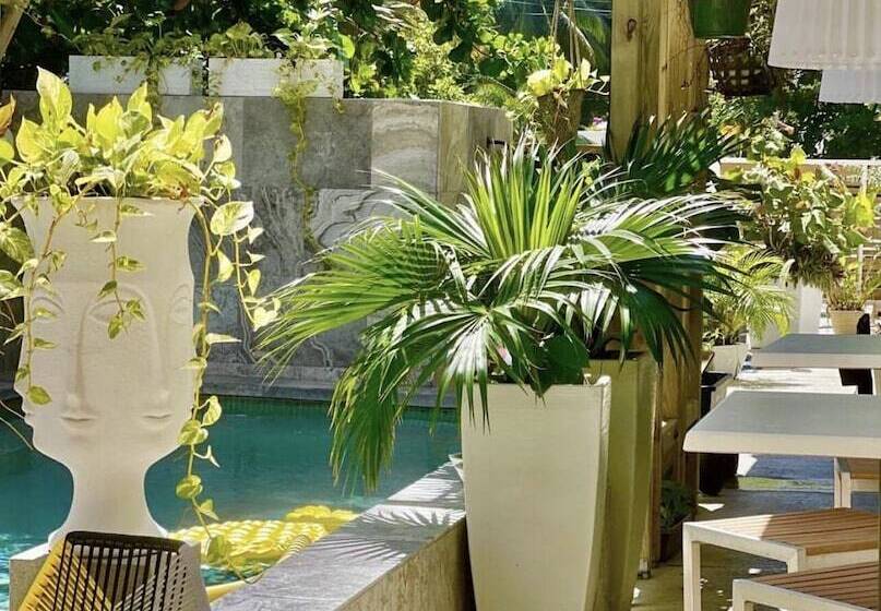 هتل Tamboo Beside The Pointe