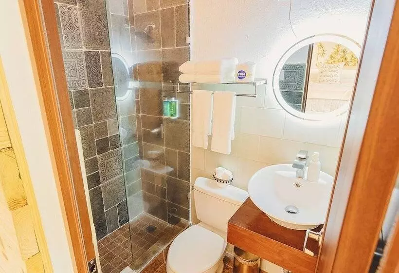 هتل Tamboo Beside The Pointe