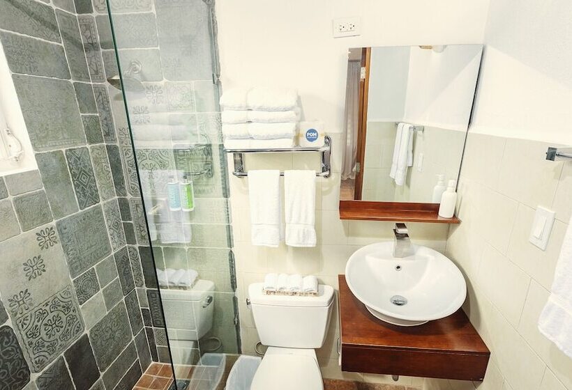 هتل Tamboo Beside The Pointe