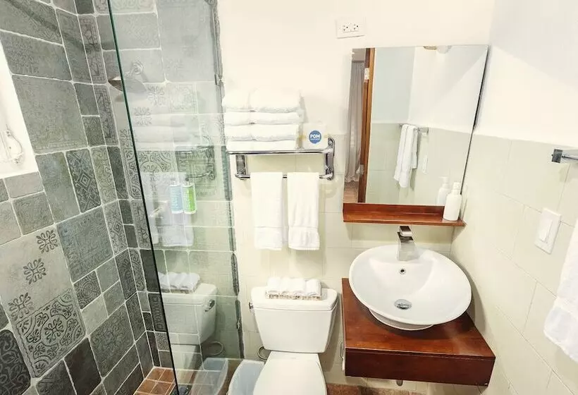 هتل Tamboo Beside The Pointe