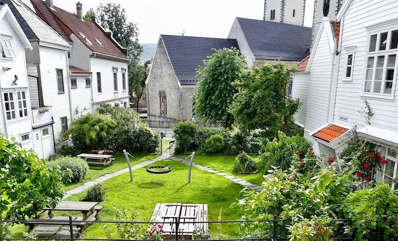 Hotel To Sostre Guesthouse