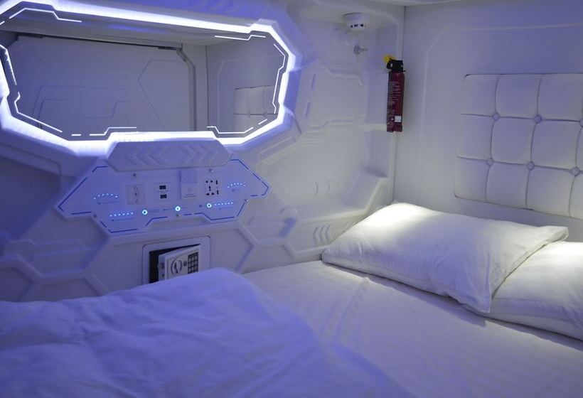 Capsule Hotel Zodiak