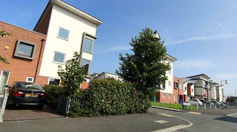 فندق Arena House