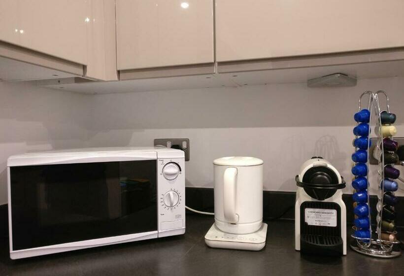 فندق Arena House