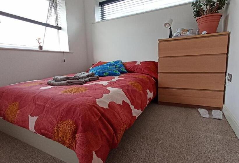 فندق Arena House