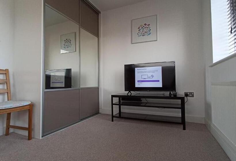 فندق Arena House