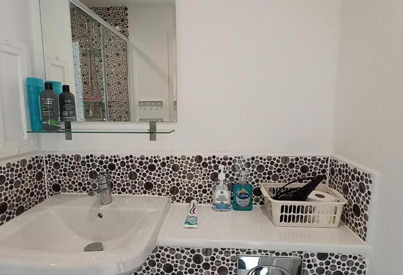 فندق Arena House