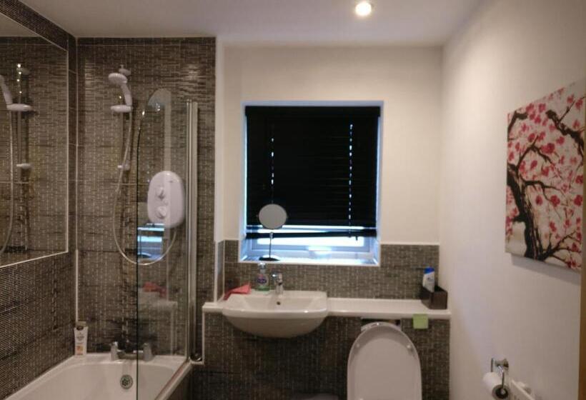 فندق Arena House