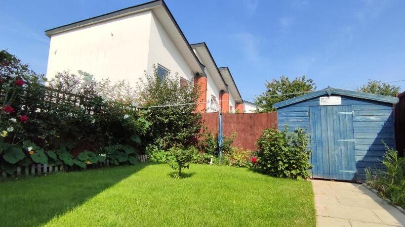 فندق Arena House