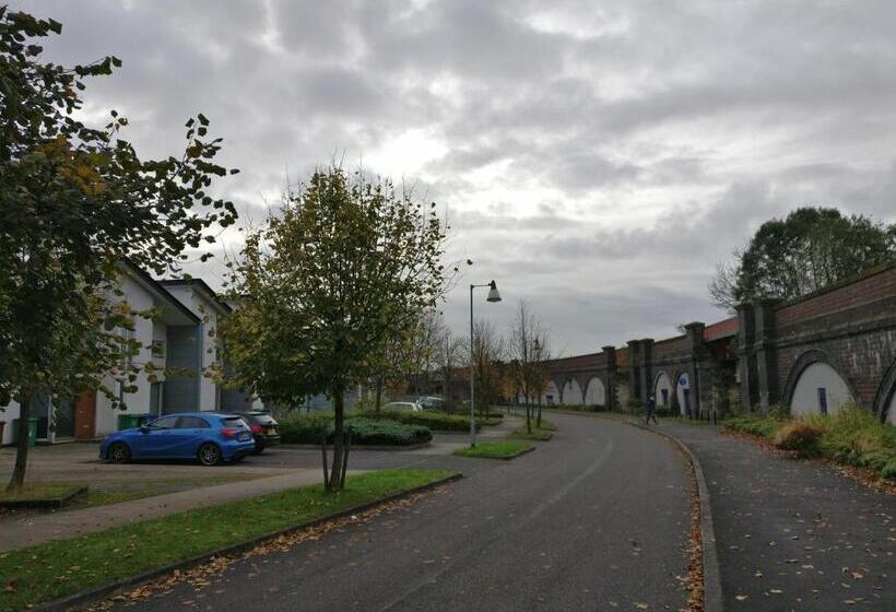 فندق Arena House