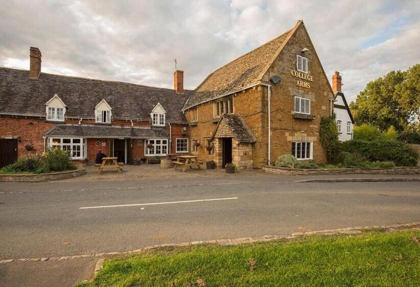 فندق College Arms
