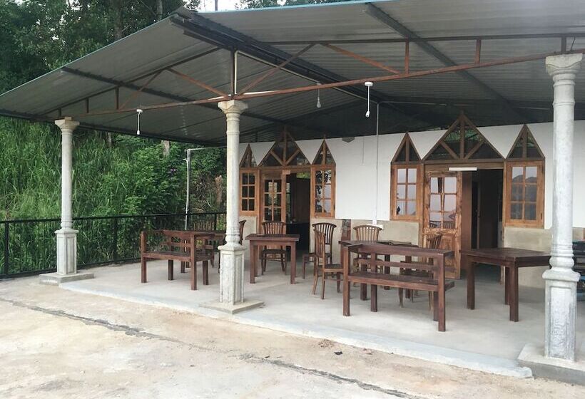 ホテル Ella Alpine Resort