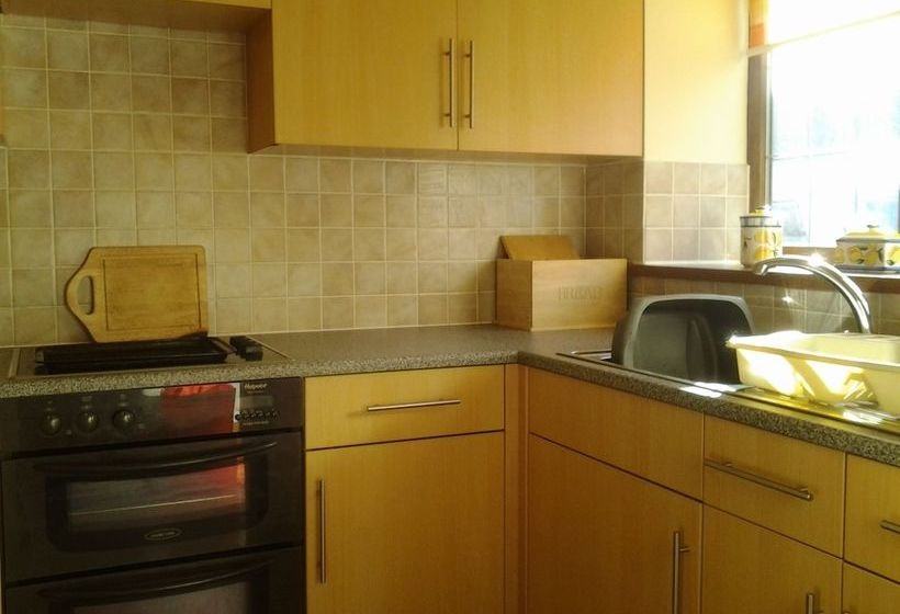 Hotelli Enfield House And Cottages