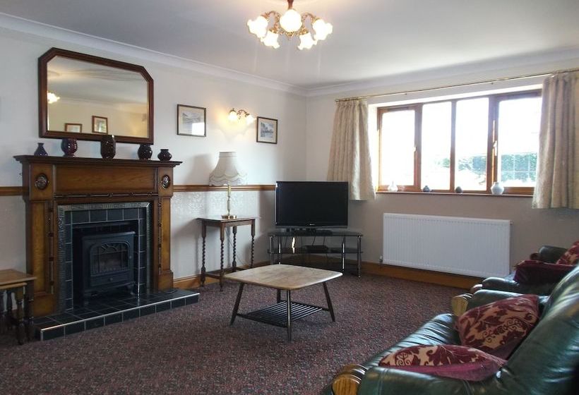 Hotelli Enfield House And Cottages