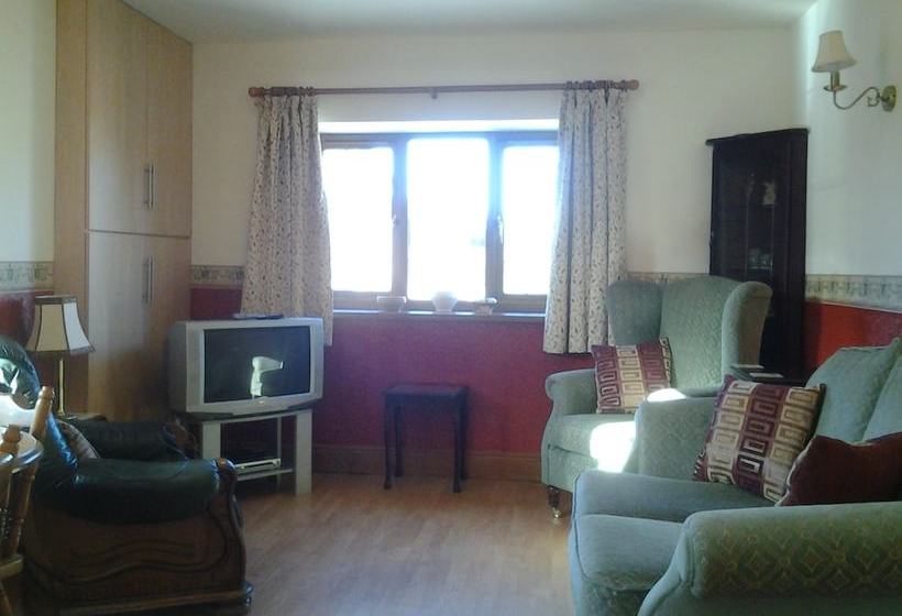 Hotelli Enfield House And Cottages