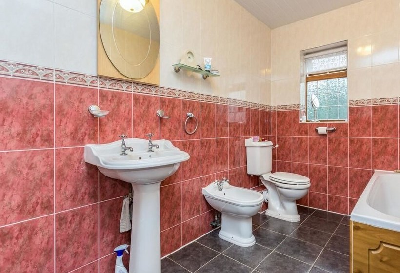 Hotelli Enfield House And Cottages