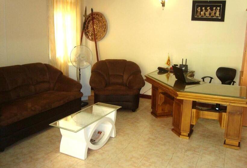 Hotel Layathraa Kandy