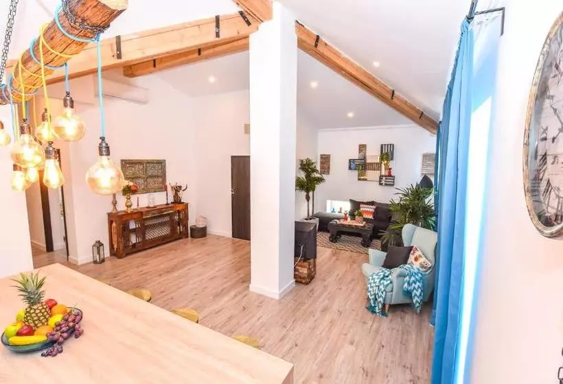 هتل Parliament & River View Apartments