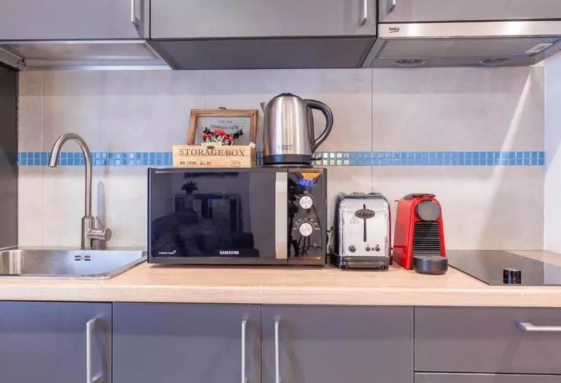 هتل Parliament & River View Apartments