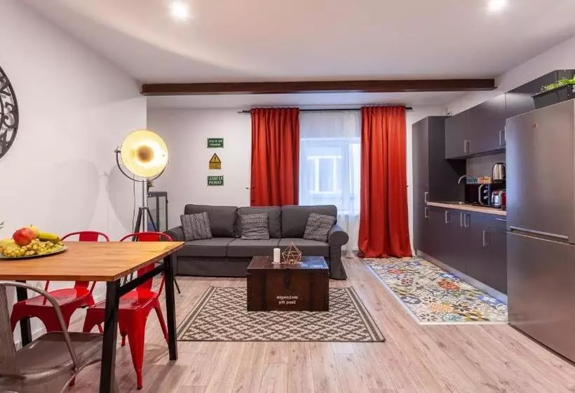 هتل Parliament & River View Apartments