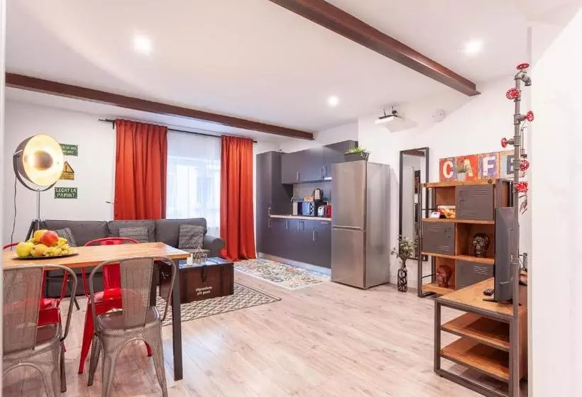 هتل Parliament & River View Apartments