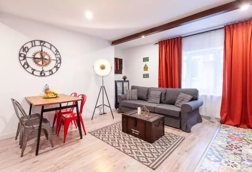 هتل Parliament & River View Apartments