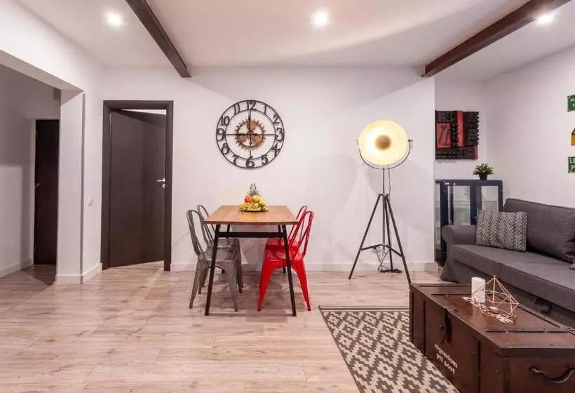 هتل Parliament & River View Apartments