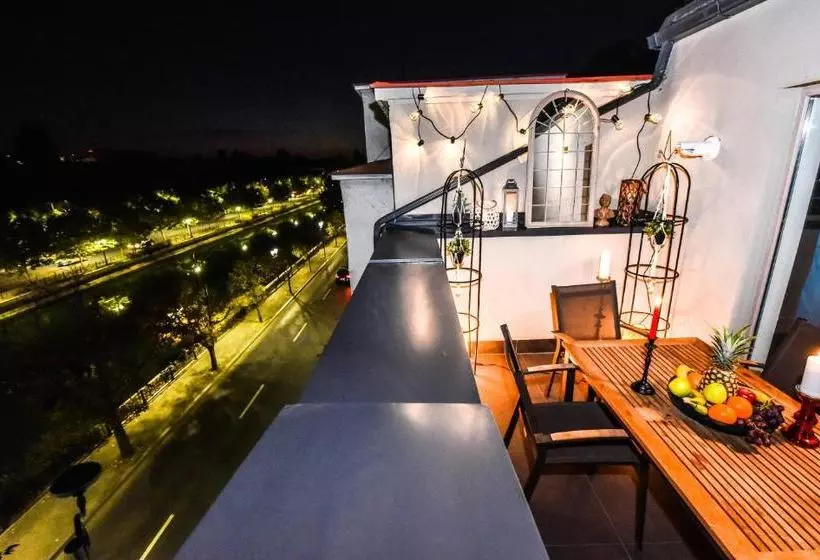 هتل Parliament & River View Apartments